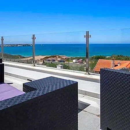 Peniche Surfcamp פרל